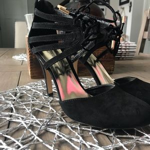 Round toe, point heel, lace ankle suede heel Sz9